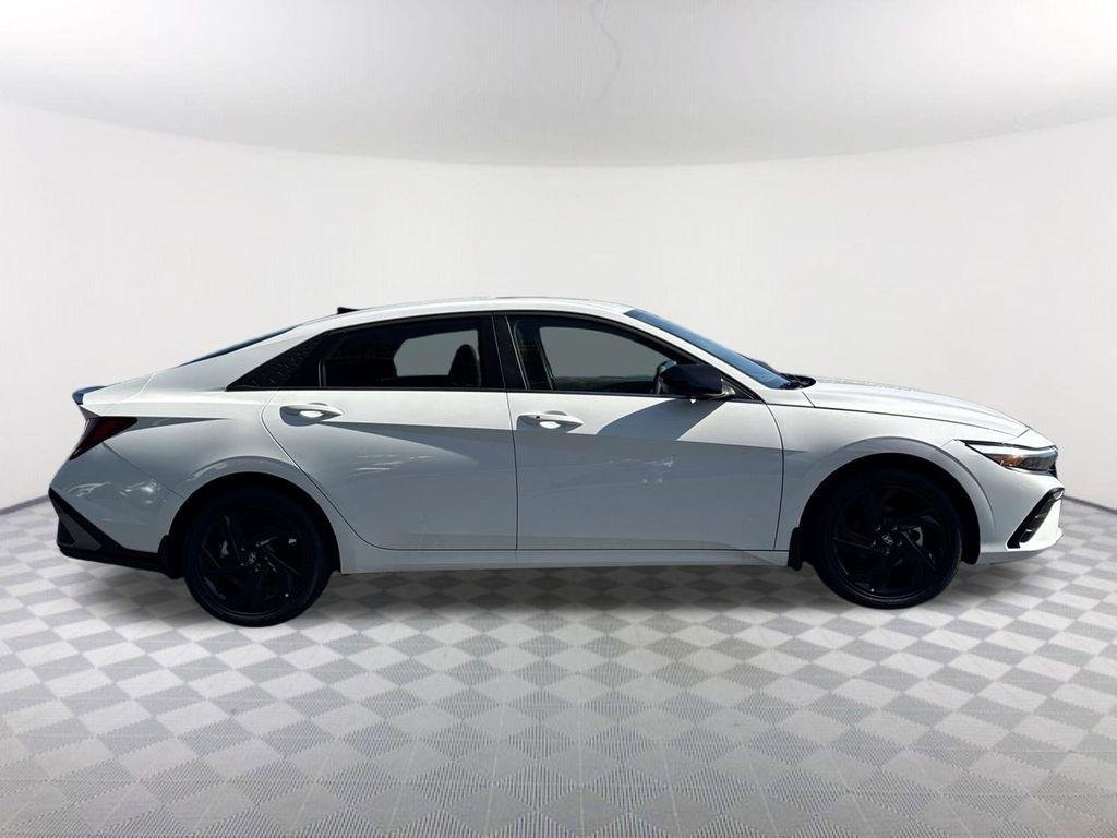 New 2026 White Hyundai SEL Sport Premium image 4