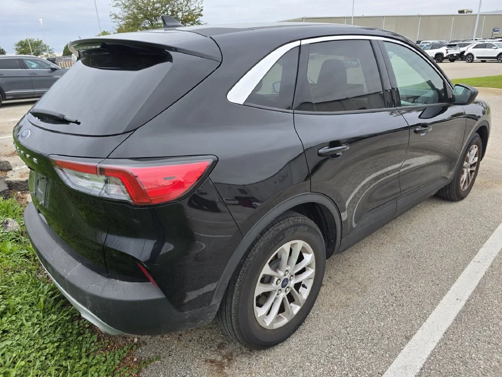 Used 2022 Black Ford SE image 7