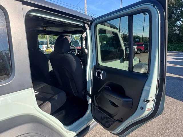 Used 2023  Jeep Willys 4xe image 13
