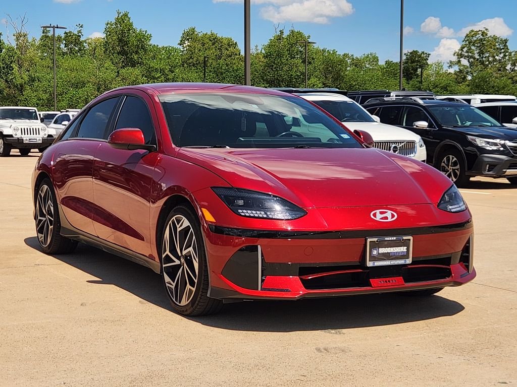 Used 2023 Ultimate Red Hyundai SEL image 3