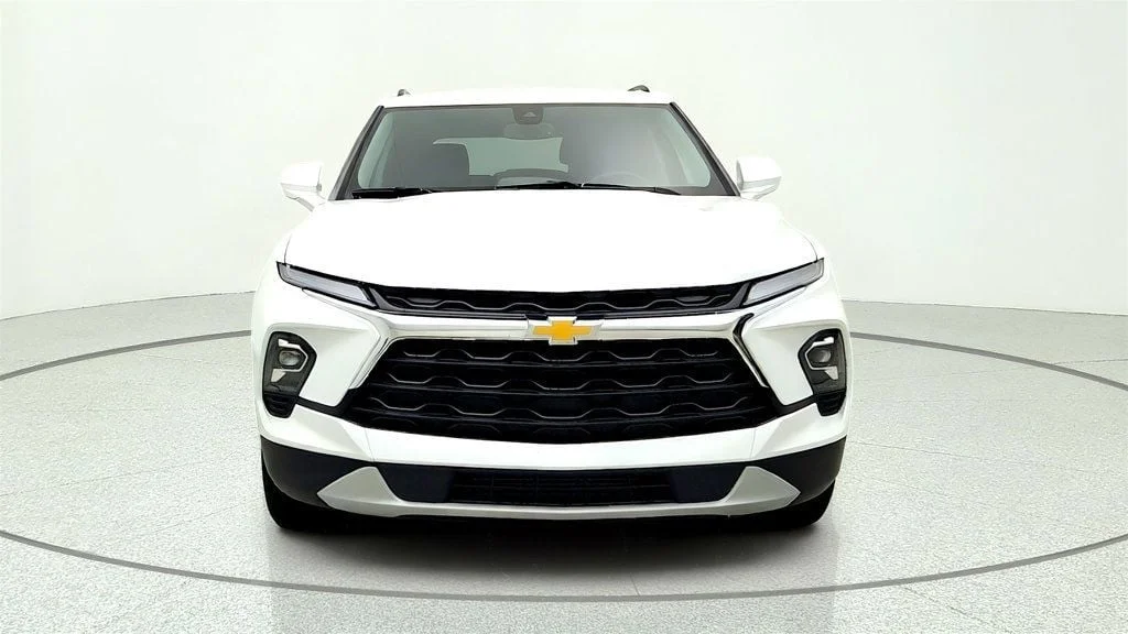Used 2024 Summit White Chevrolet FWD 4dr 2LT Cloth w/ Convenience & Driver Confidence Pkgs image 2