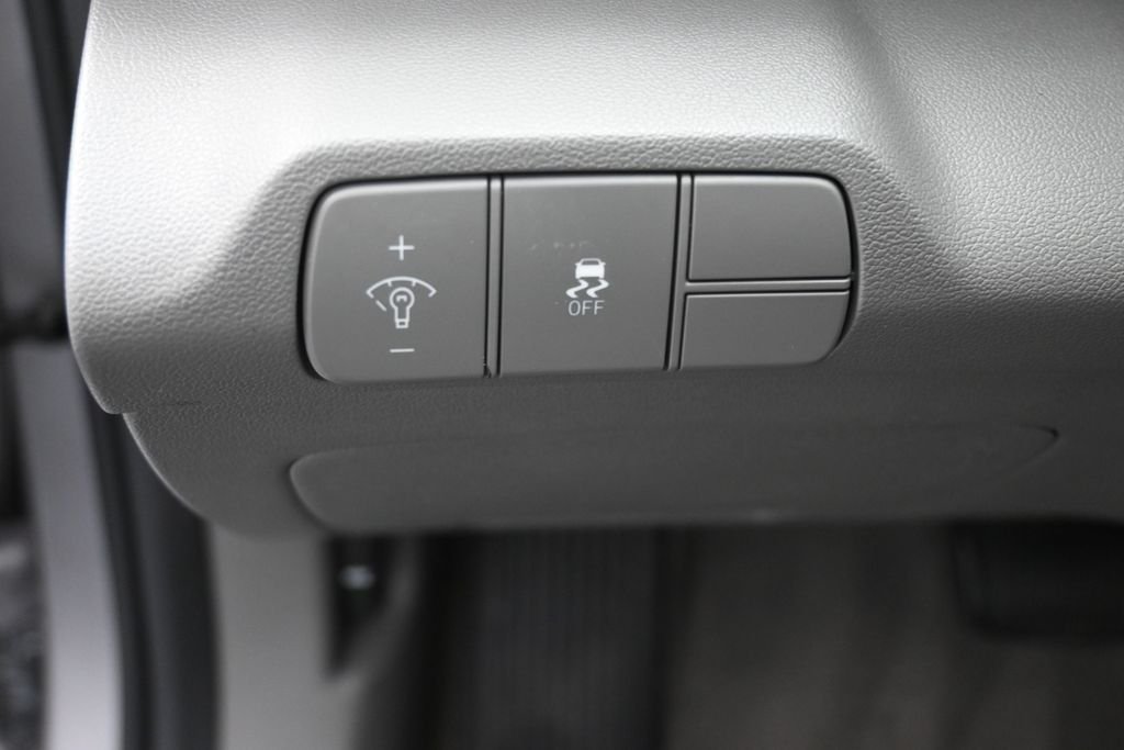 Used 2024 Silver Hyundai SEL image 21