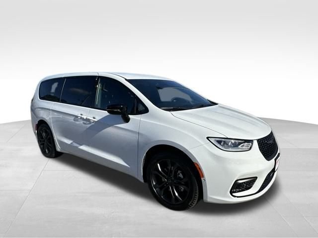 2026 Chrysler Pacifica Select - Photo 9