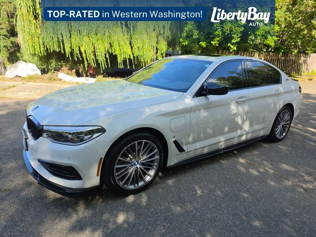 Used 2019 White BMW 530e xDrive iPerformance image 1