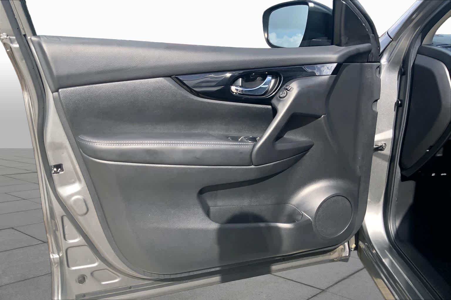 Used 2017 Gun Metallic Nissan SV image 21