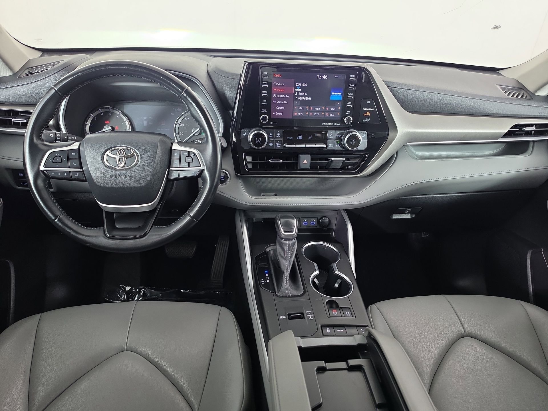 Used 2022 Silver Toyota XLE image 34