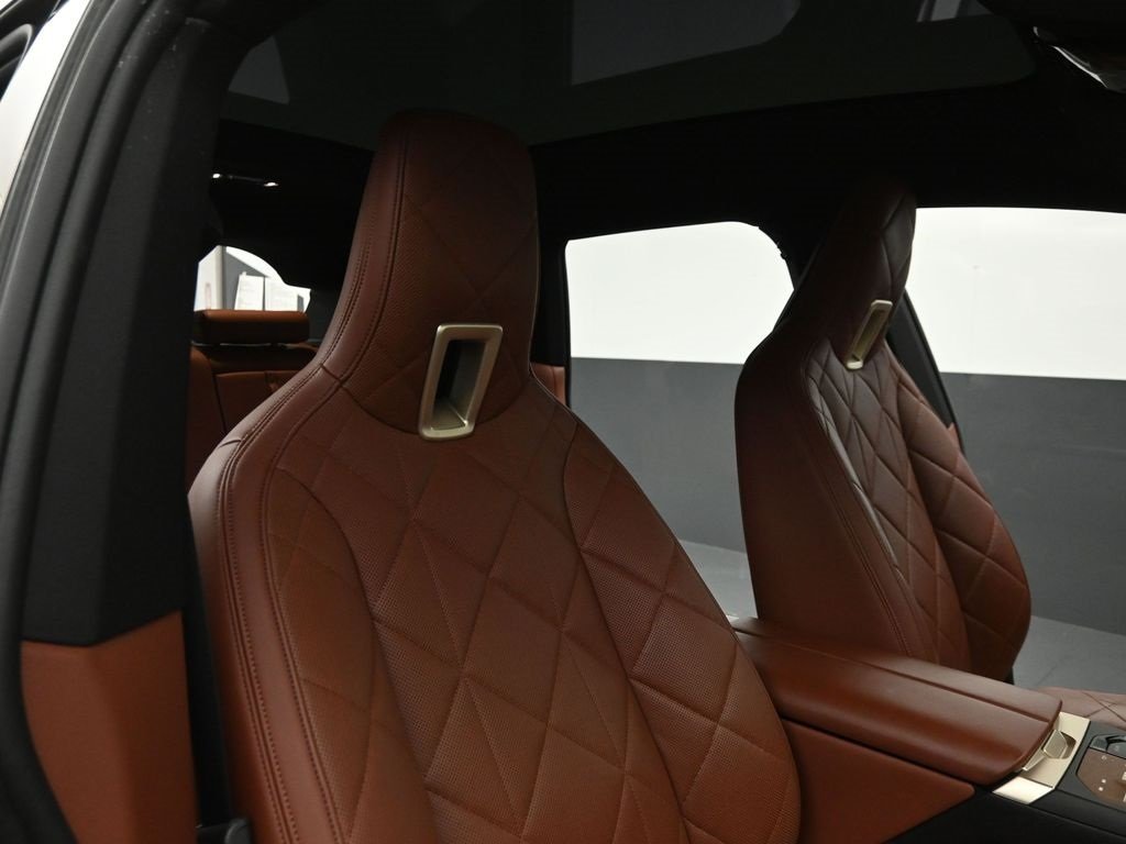 2023 BMW IX - Image 31