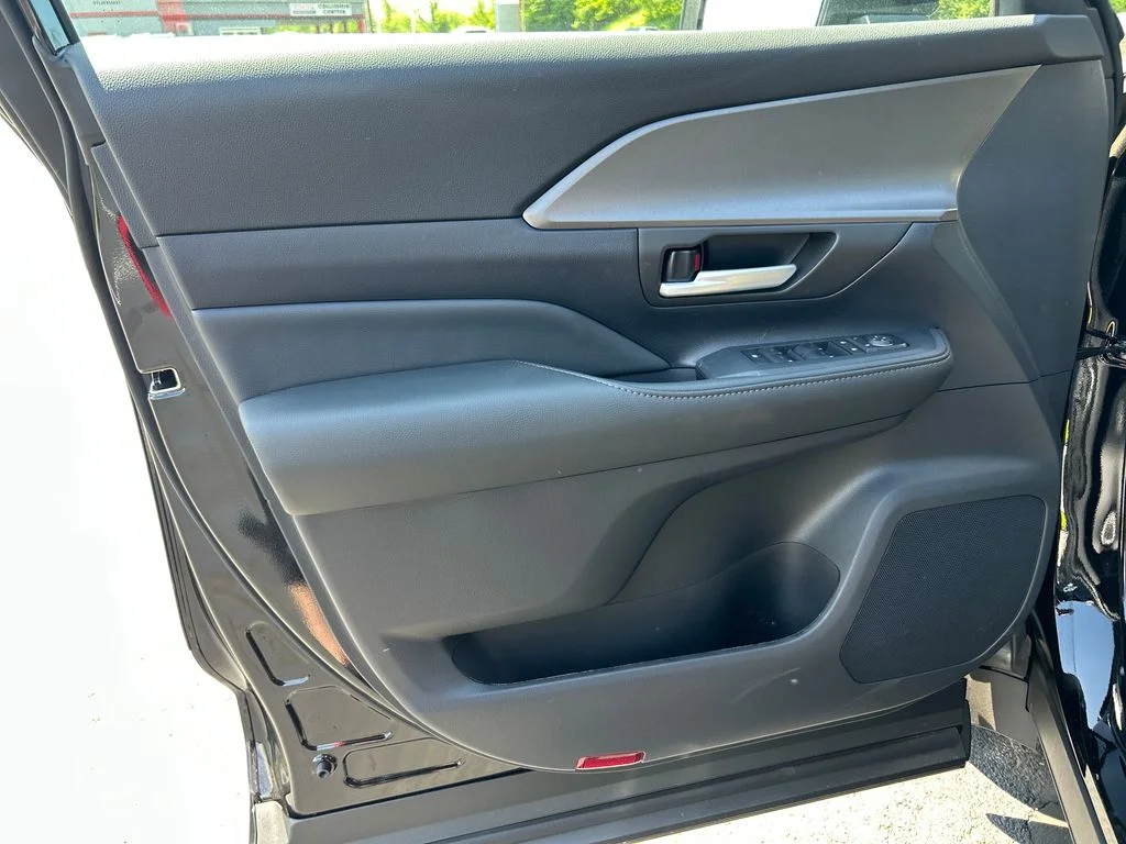 New 2026 Midnight Black Met Toyota XLE image 18