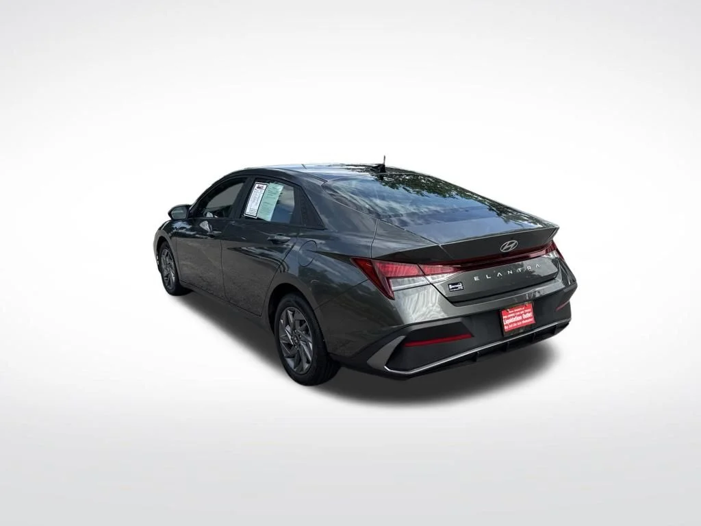 Used 2024 Gray Hyundai SEL image 2