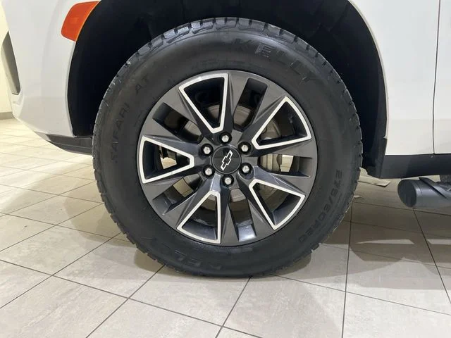 Used 2024 Summit White Chevrolet Z71 image 32
