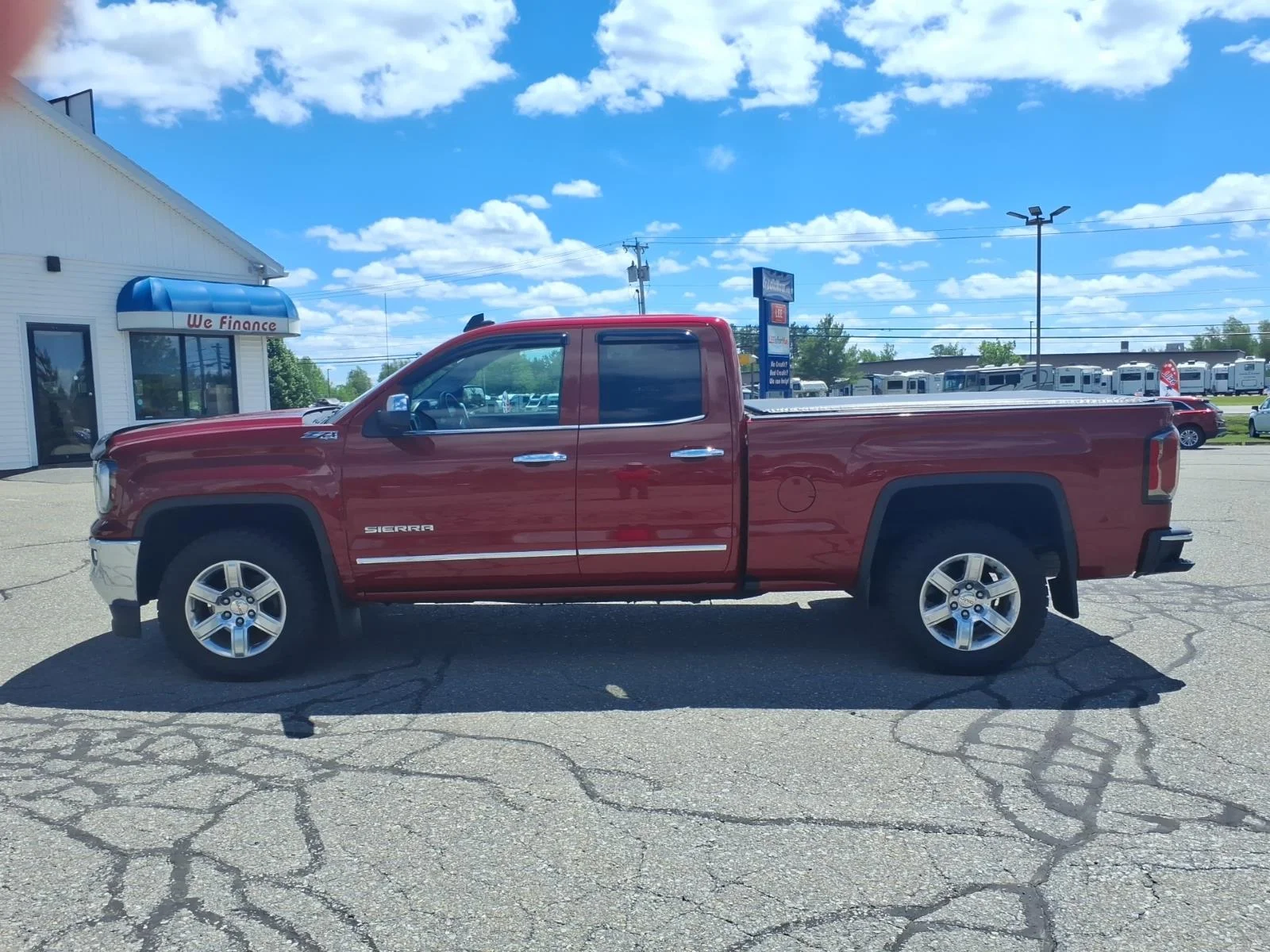 Used 2018 Quartz GMC SLT image 8
