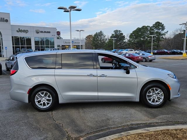 New 2026 Silver Mist Clear-Coat Exterior Paint Chrysler Select image 14