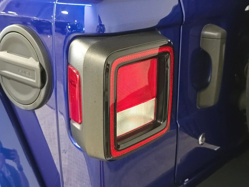 Used 2019 Blue Jeep Unlimited Sahara image 16