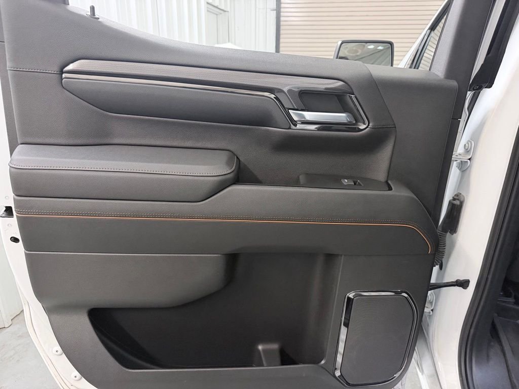 Used 2023 White GMC AT4 image 37