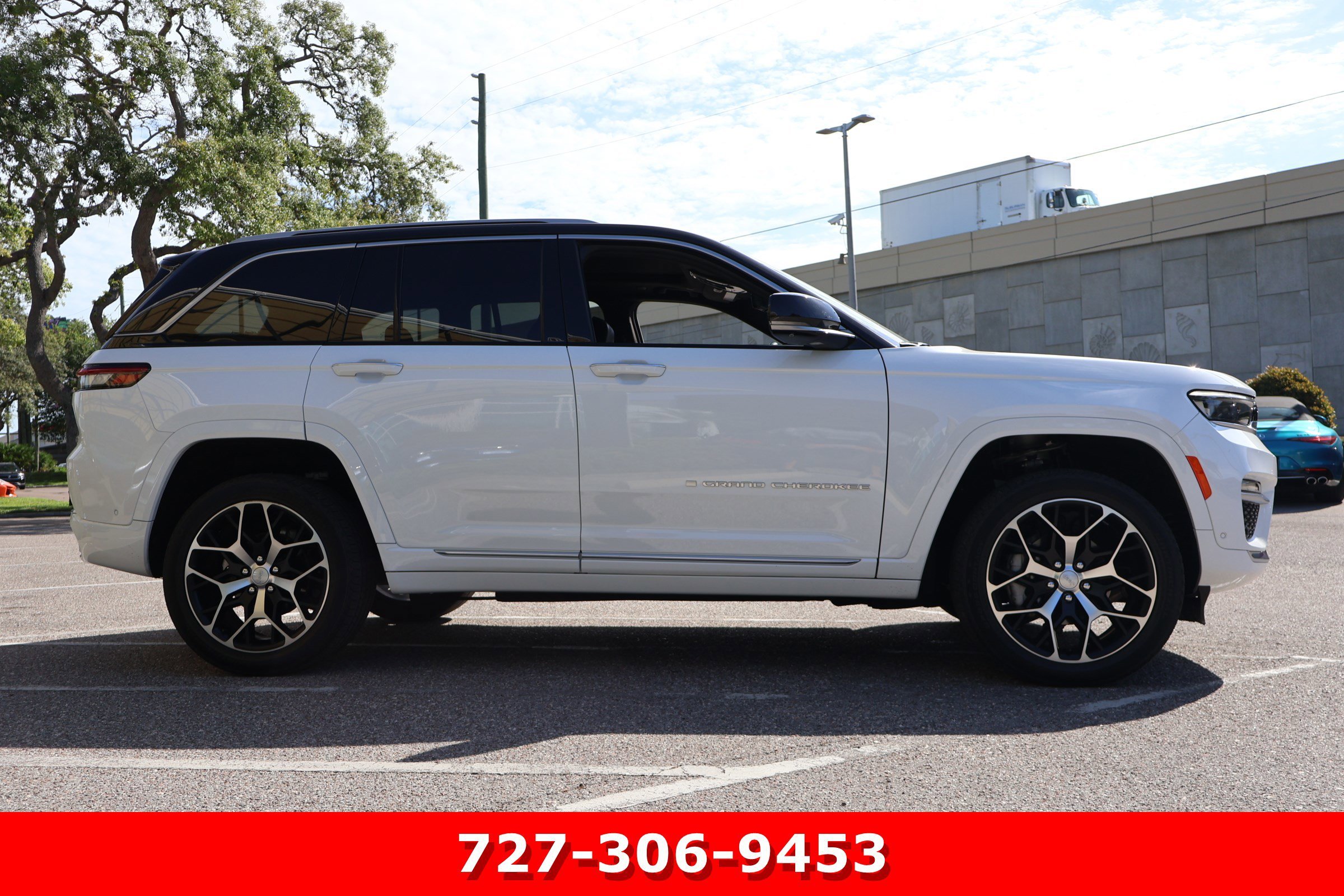 Used 2022 Bright White Clearcoat Jeep Summit Reserve image 11