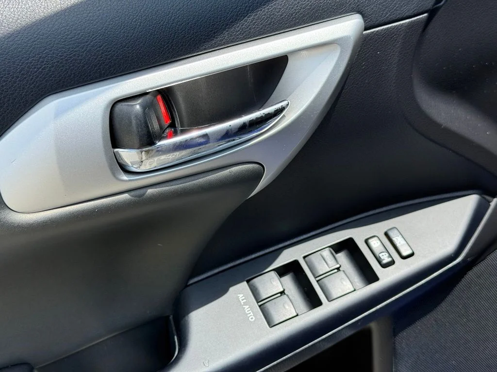 Used 2013 Blue Lexus 200h image 20