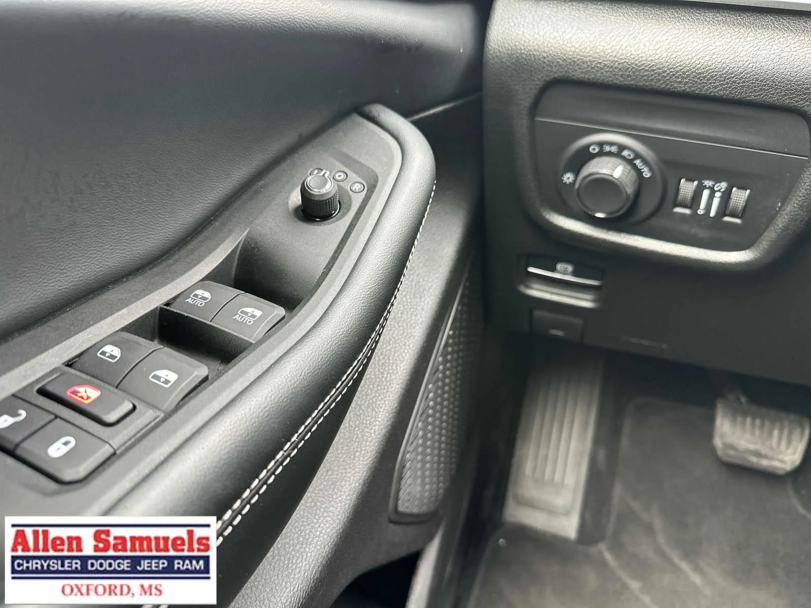 Used 2025 Bright White Clearcoat Jeep Altitude image 18