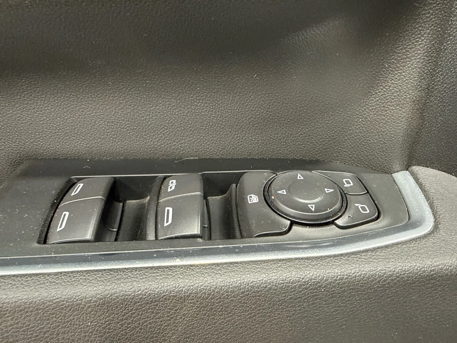 Used 2026 Summit White Chevrolet LT image 16