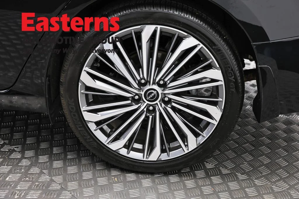 Used 2023 Black Nissan 2.5 SL image 32