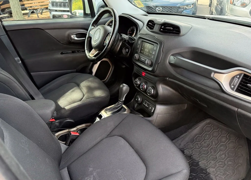 Used 2017 Alpine White Jeep Latitude image 22