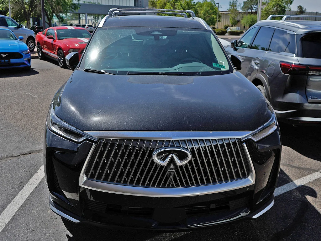 Certified Used 2026 Mineral Black INFINITI LUXE image 18