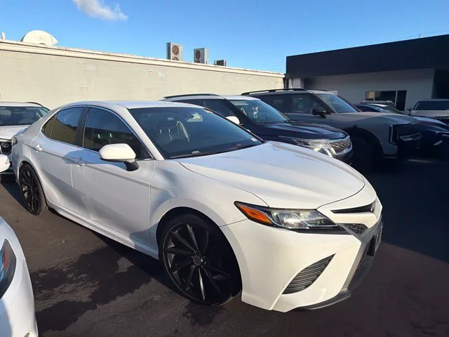 Used 2018 White Toyota SE image 16
