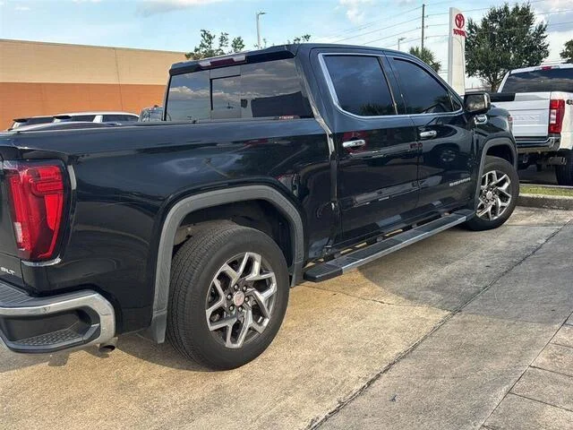 Used 2022 Onyx Black GMC SLT image 3