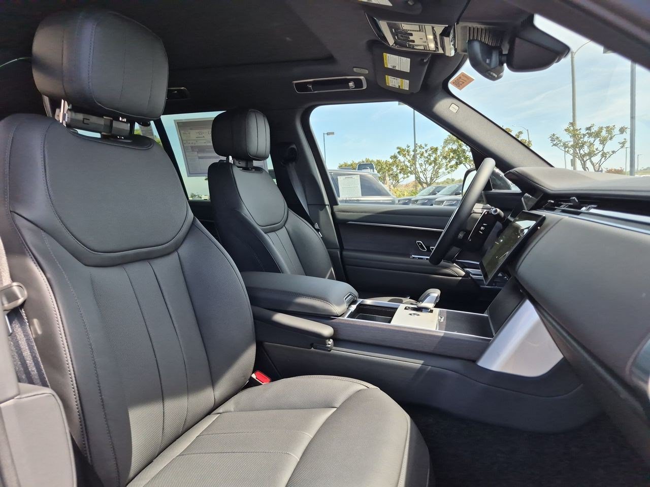 New 2026 Carpathian Grey Premium Metallic Land Rover SE image 26