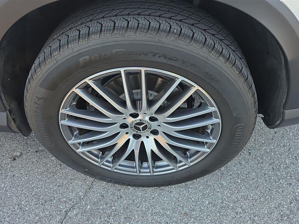 Certified Used 2025 Polar White Mercedes-Benz GLC 300 image 13