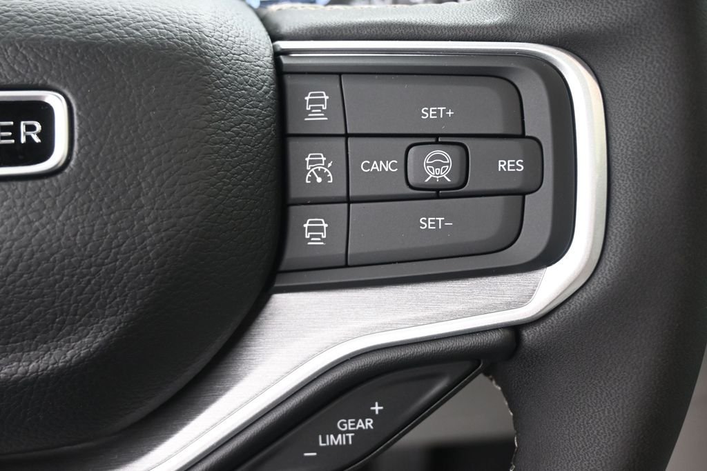 New 2026 High Gloss Black Exterior Paint Jeep Limited Reserve image 28