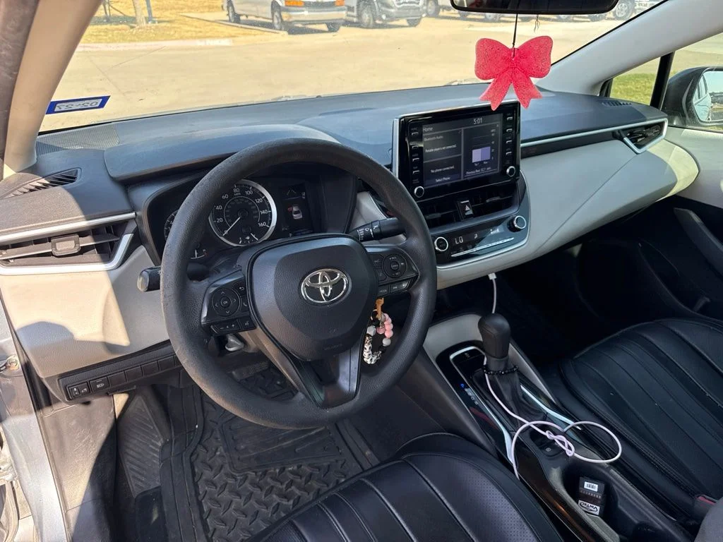 Used 2020 Gray Toyota LE image 6