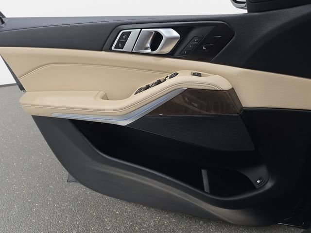 Used 2022 Arctic Grey Metallic BMW xDrive45e image 26