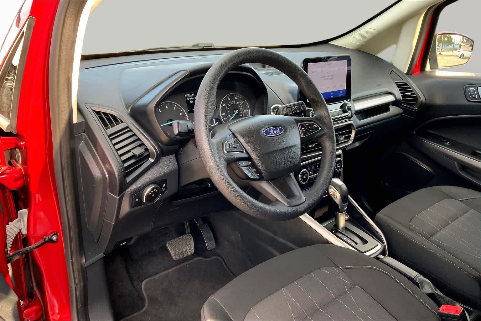 Used 2021 Ruby Red Metallic Tinted Clearcoat Ford SE image 18