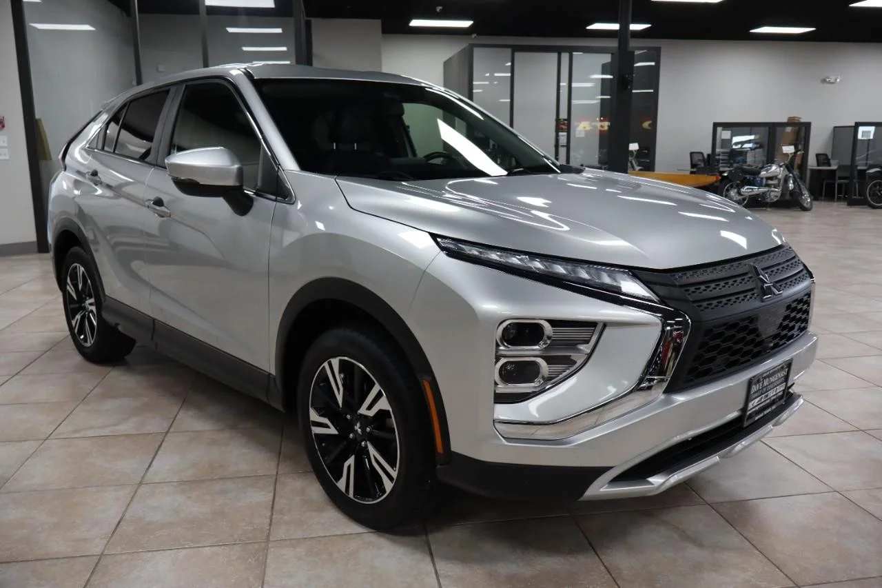 Used 2024 Alloy Silver Metallic Mitsubishi SE image 7