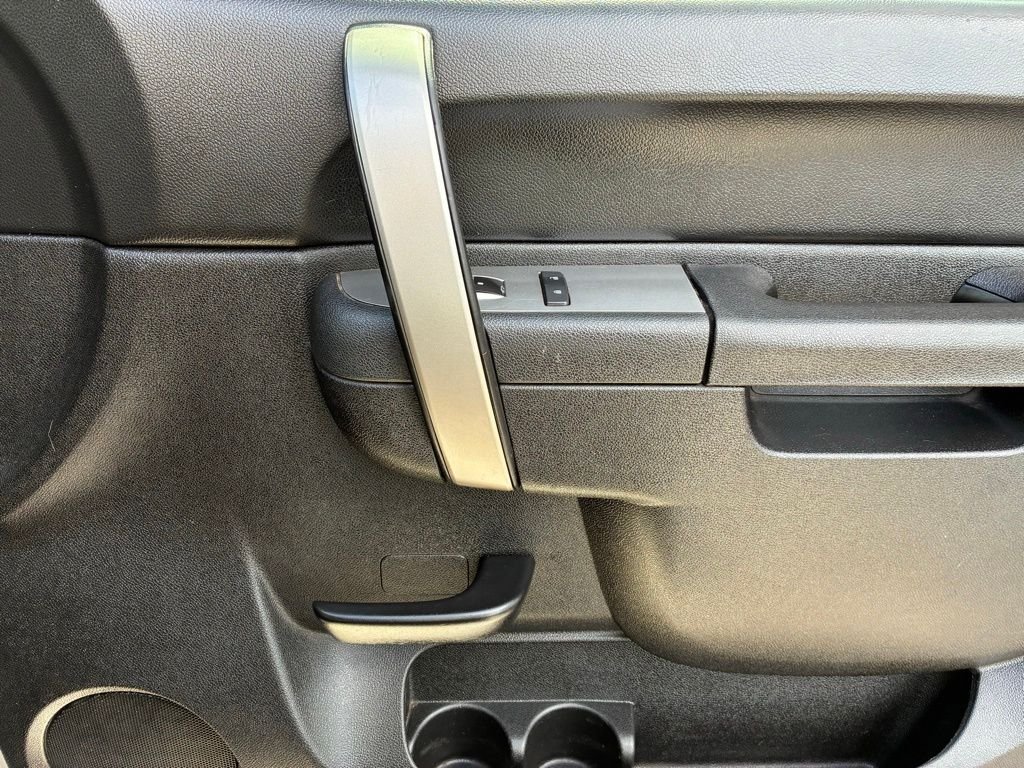 Used 2014 Silver Chevrolet LT image 30