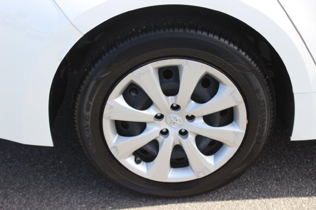 Used 2022 White Toyota LE image 31