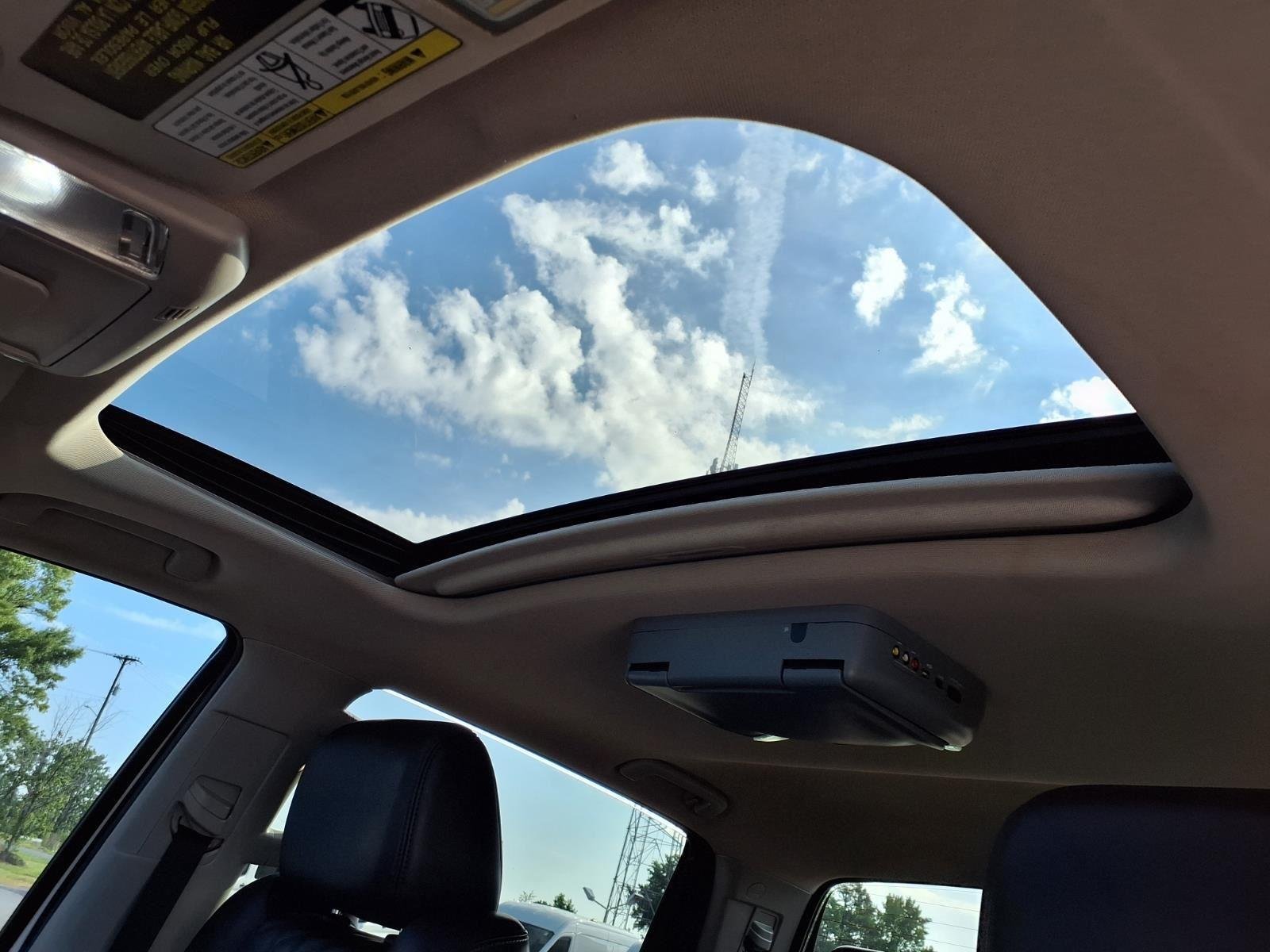 Used 2016 Super White Toyota Platinum image 9