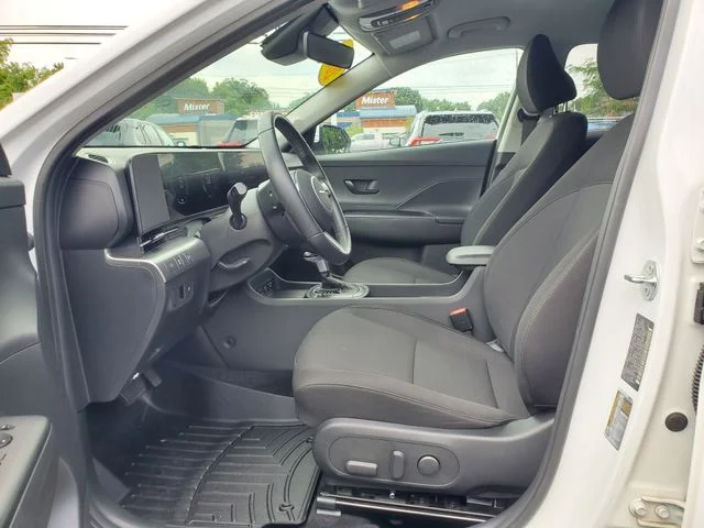 Used 2025 White Hyundai SEL image 15