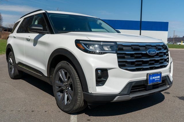 Used 2025 White Metallic Ford Active image 4