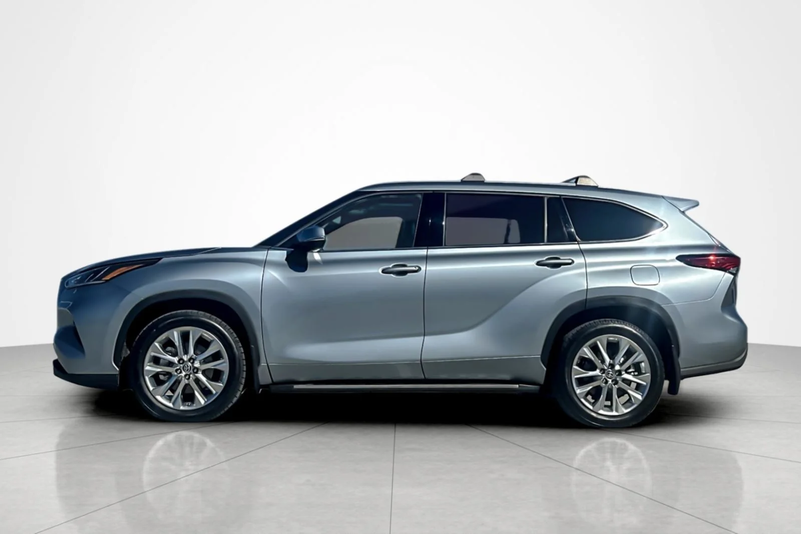 Used 2023 Moon Dust Toyota Limited image 2