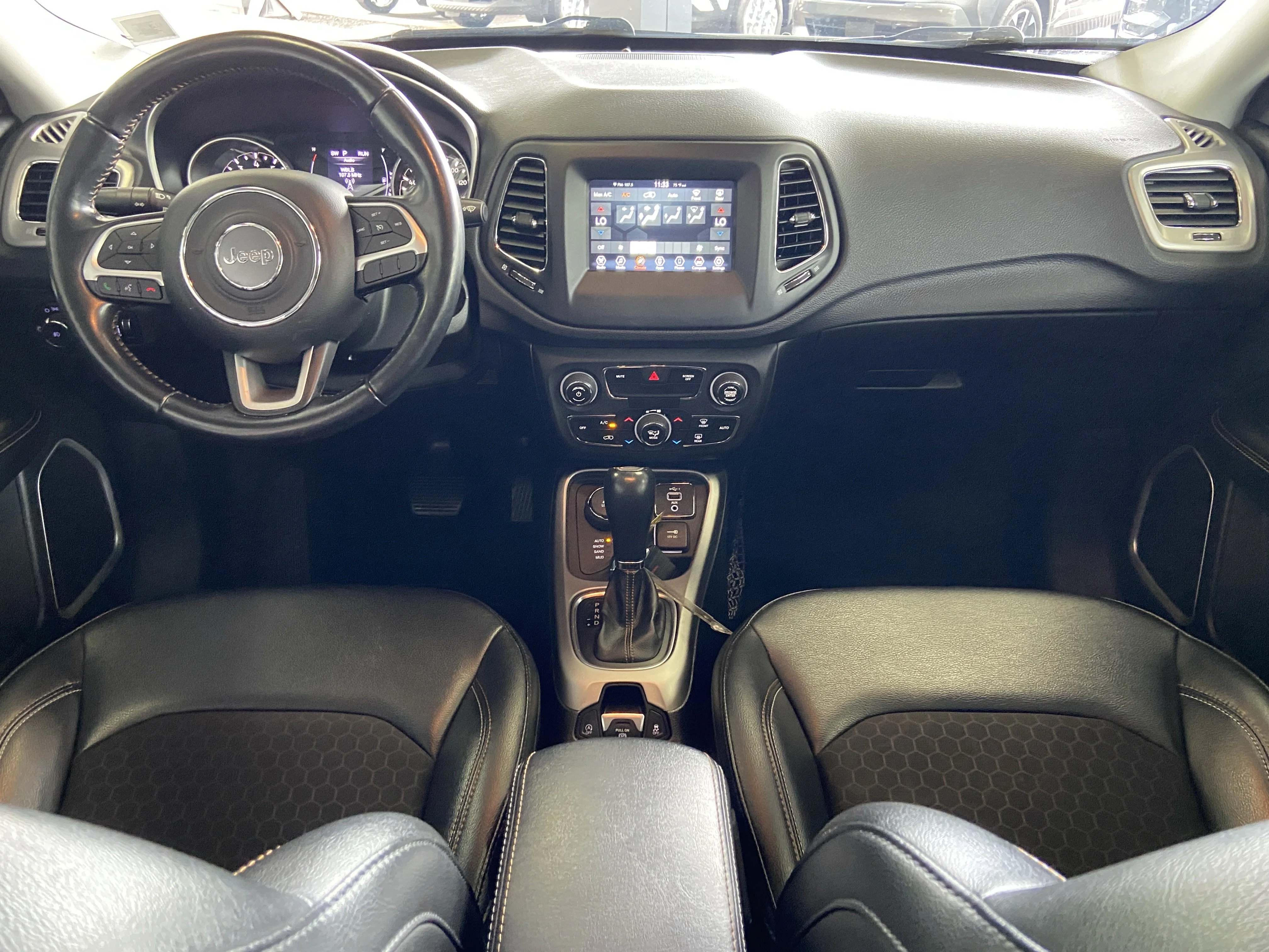 Used 2020 White Clearcoat Jeep Latitude image 13