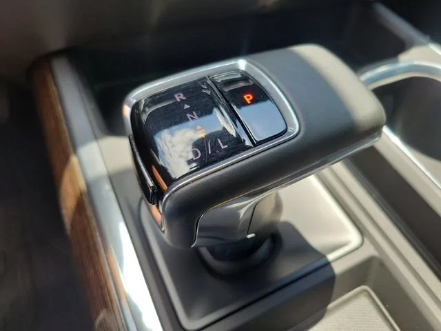 Used 2025 Onyx Black GMC Elevation image 25