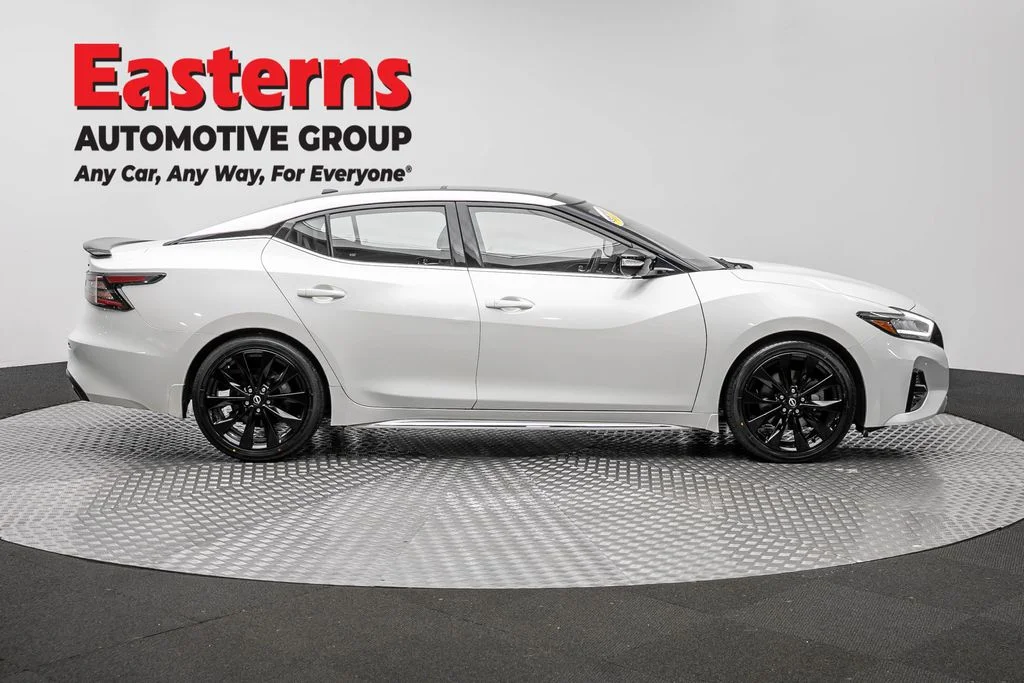 Used 2023 White Nissan SR image 4