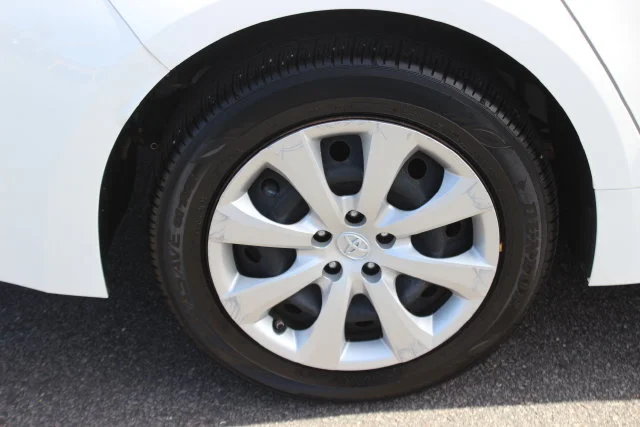 Used 2022 White Toyota LE image 31