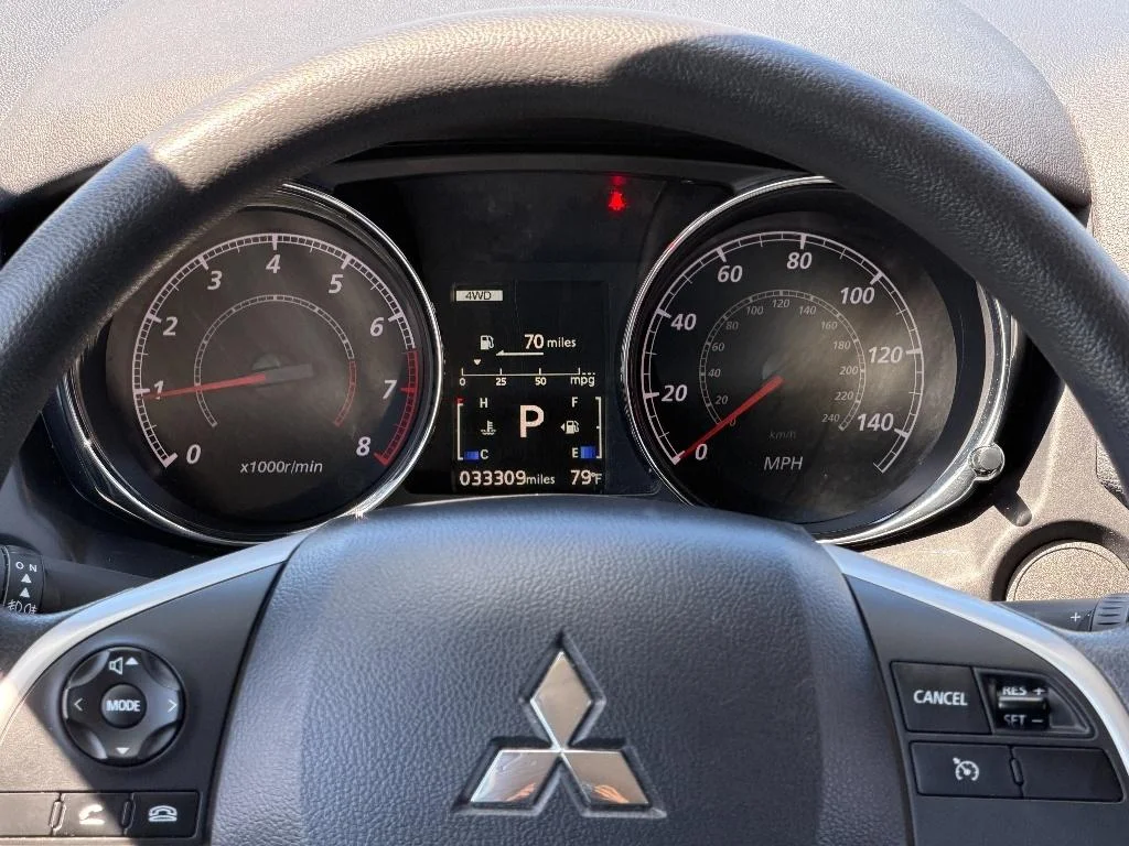Used 2025 Alloy Silver Metallic Mitsubishi ES image 14