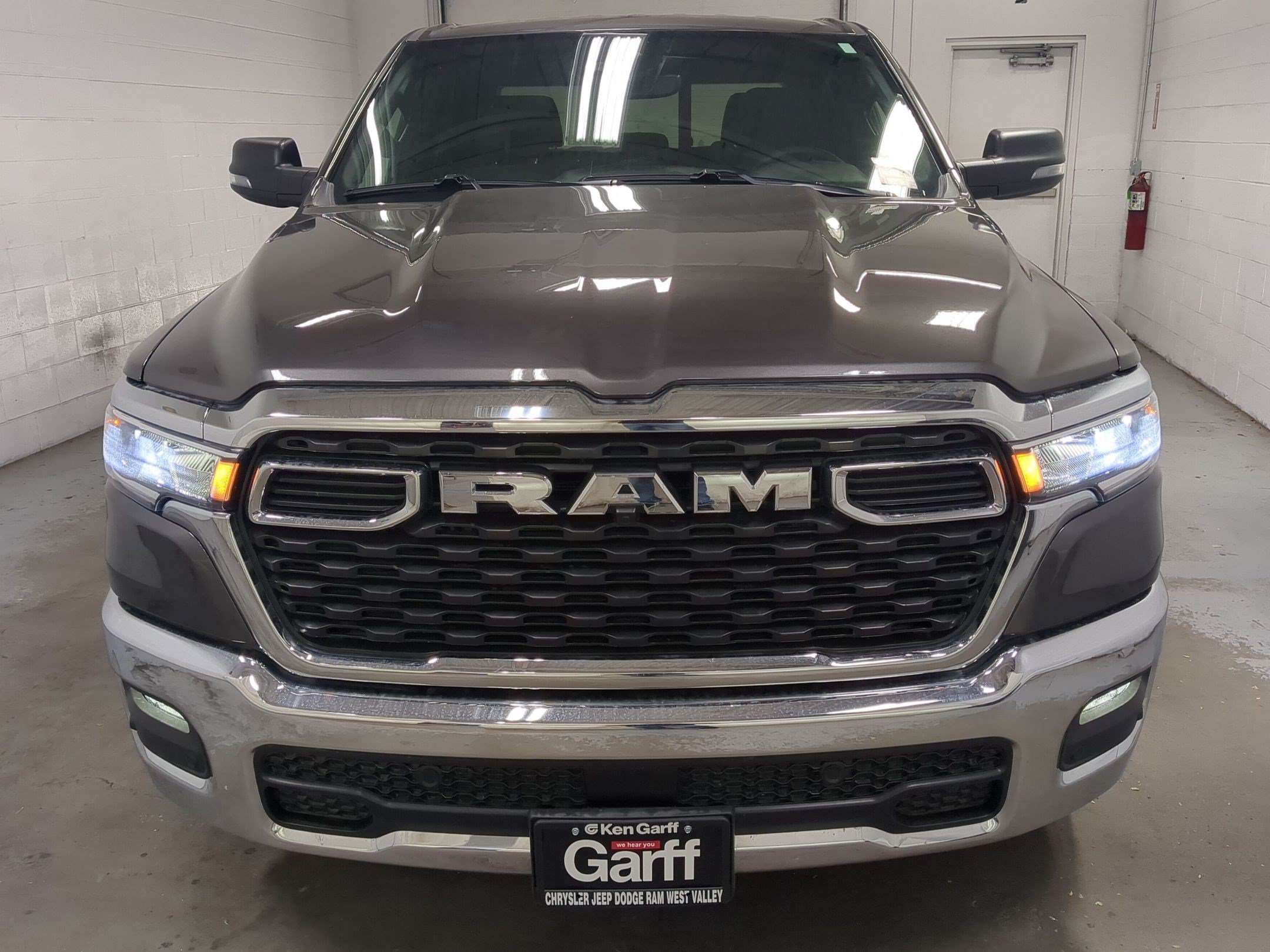 New 2026 Granite Crystal Metallic Clear-Coat Exterior Paint RAM Big Horn image 10