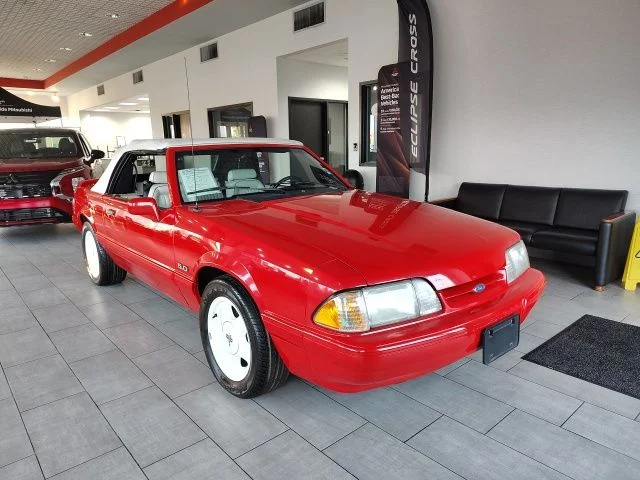 Used 1992 Red Ford LX image 1