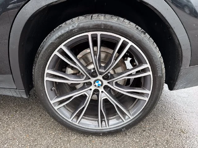 Used 2022 Black BMW sDrive30i image 31