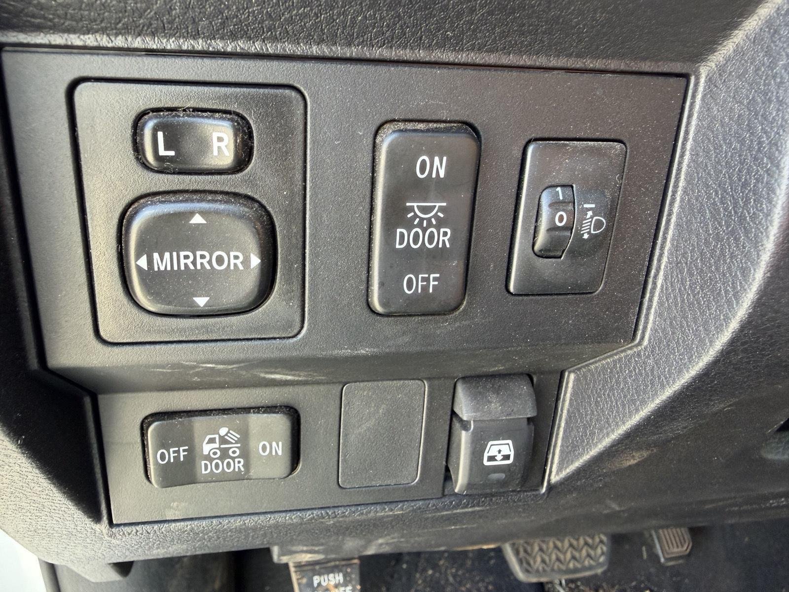 Used 2017 Super White Toyota SR5 image 20