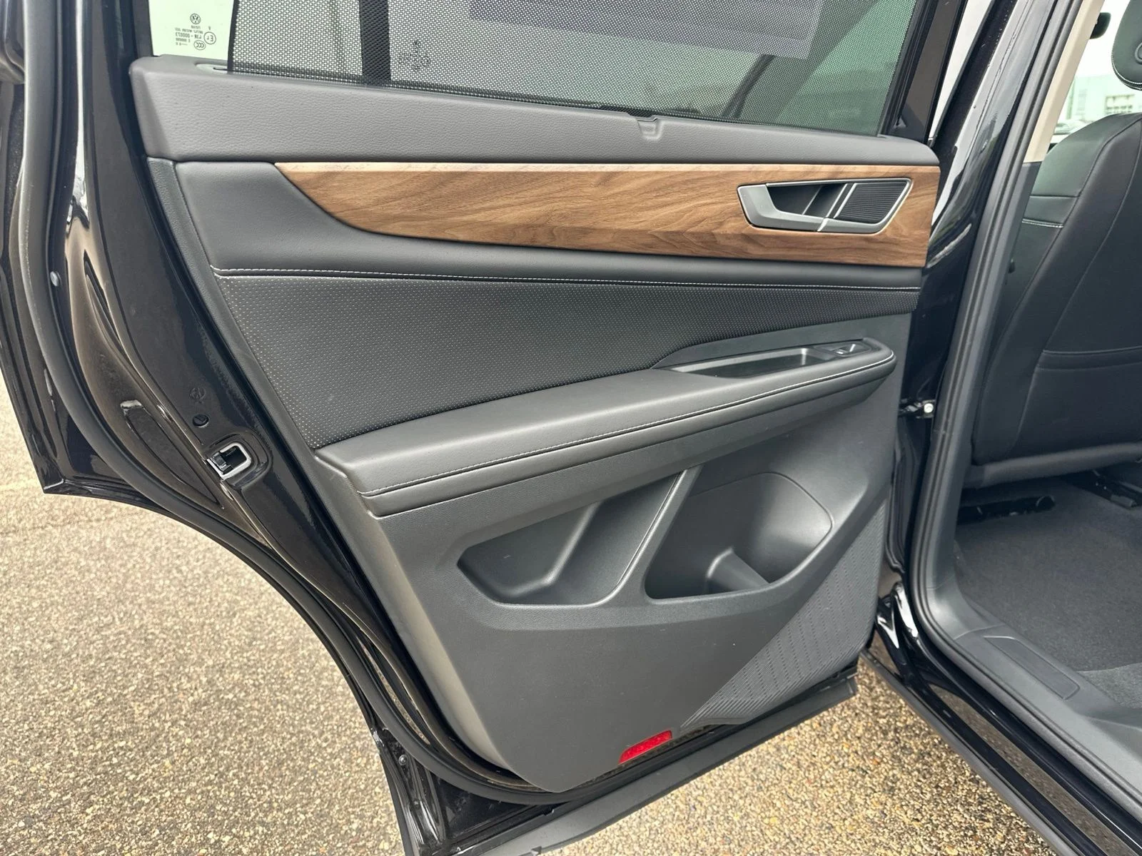 New 2026 Black Volkswagen 2.0T SE w/Technology image 25